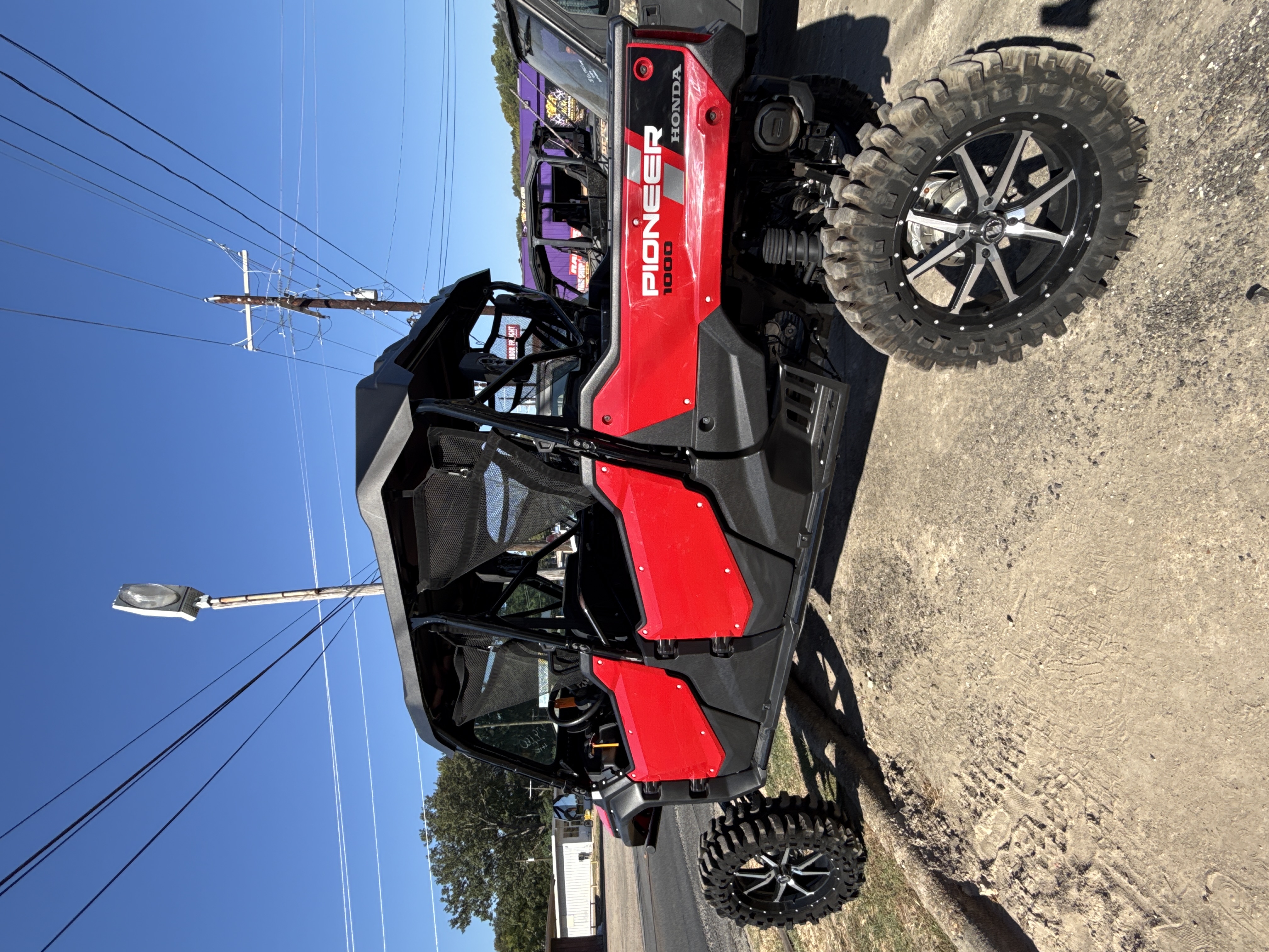 2024 HONDA Pioneer 1000-6 Deluxe Crew UTV