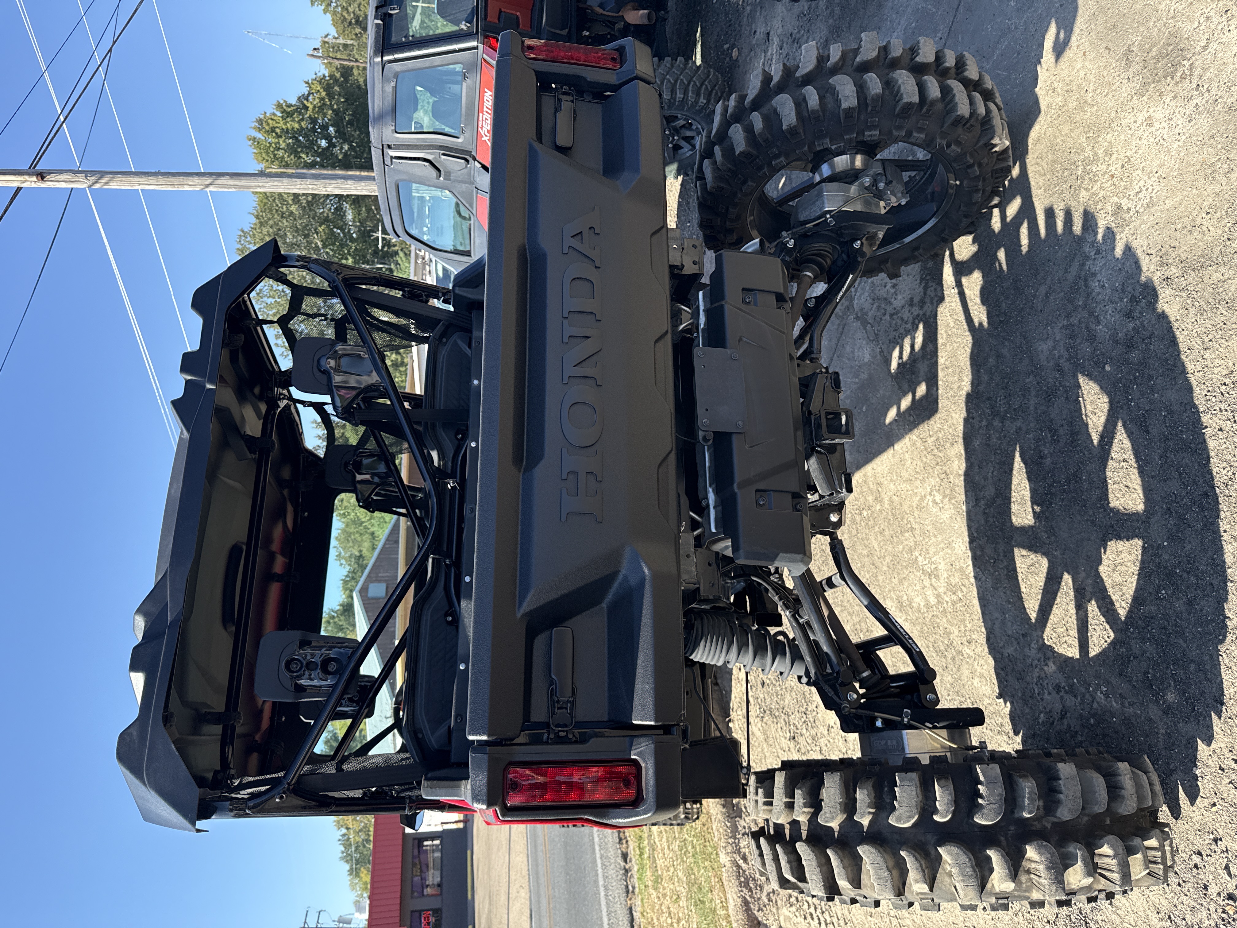 2024 HONDA Pioneer 1000-6 Deluxe Crew UTV