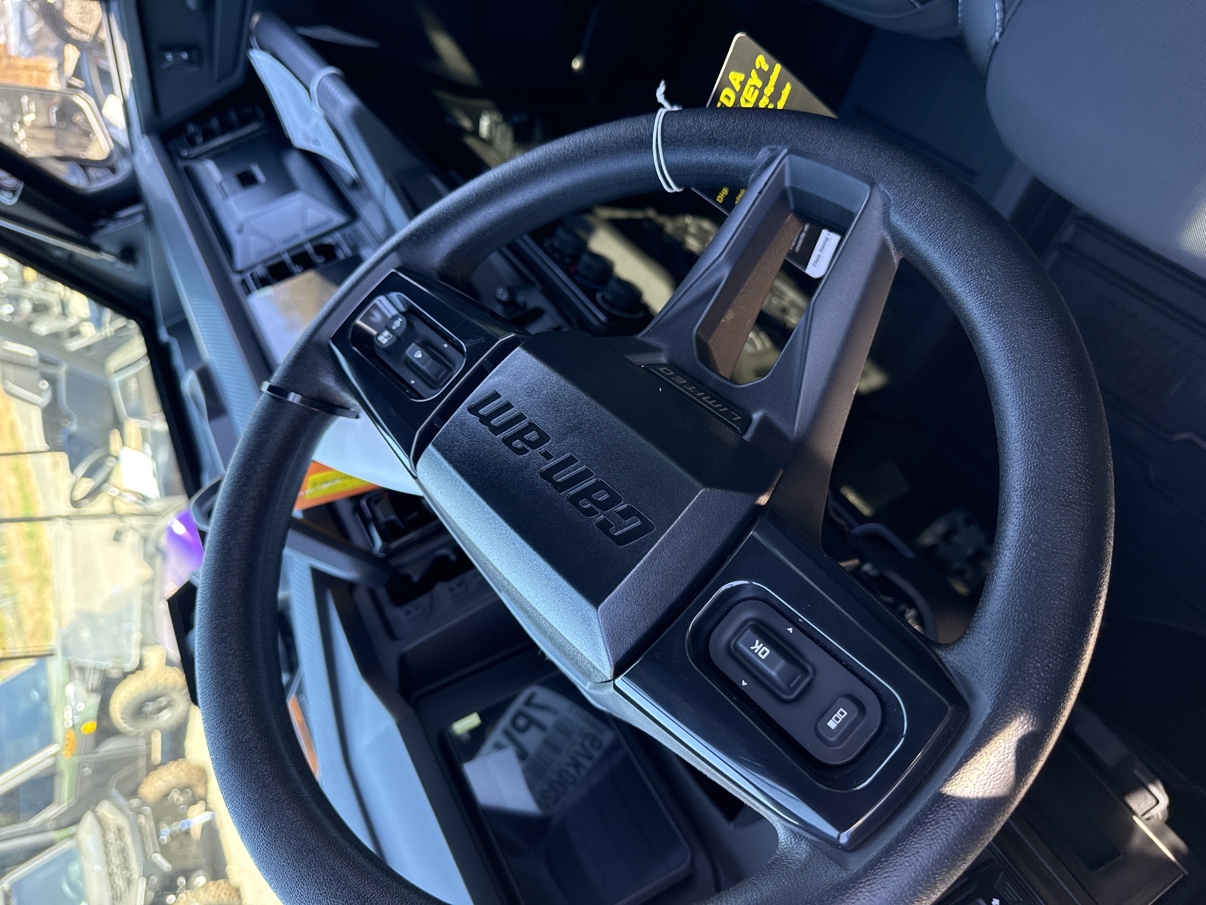 2027 CAN-AM Defender XU Limited UTV