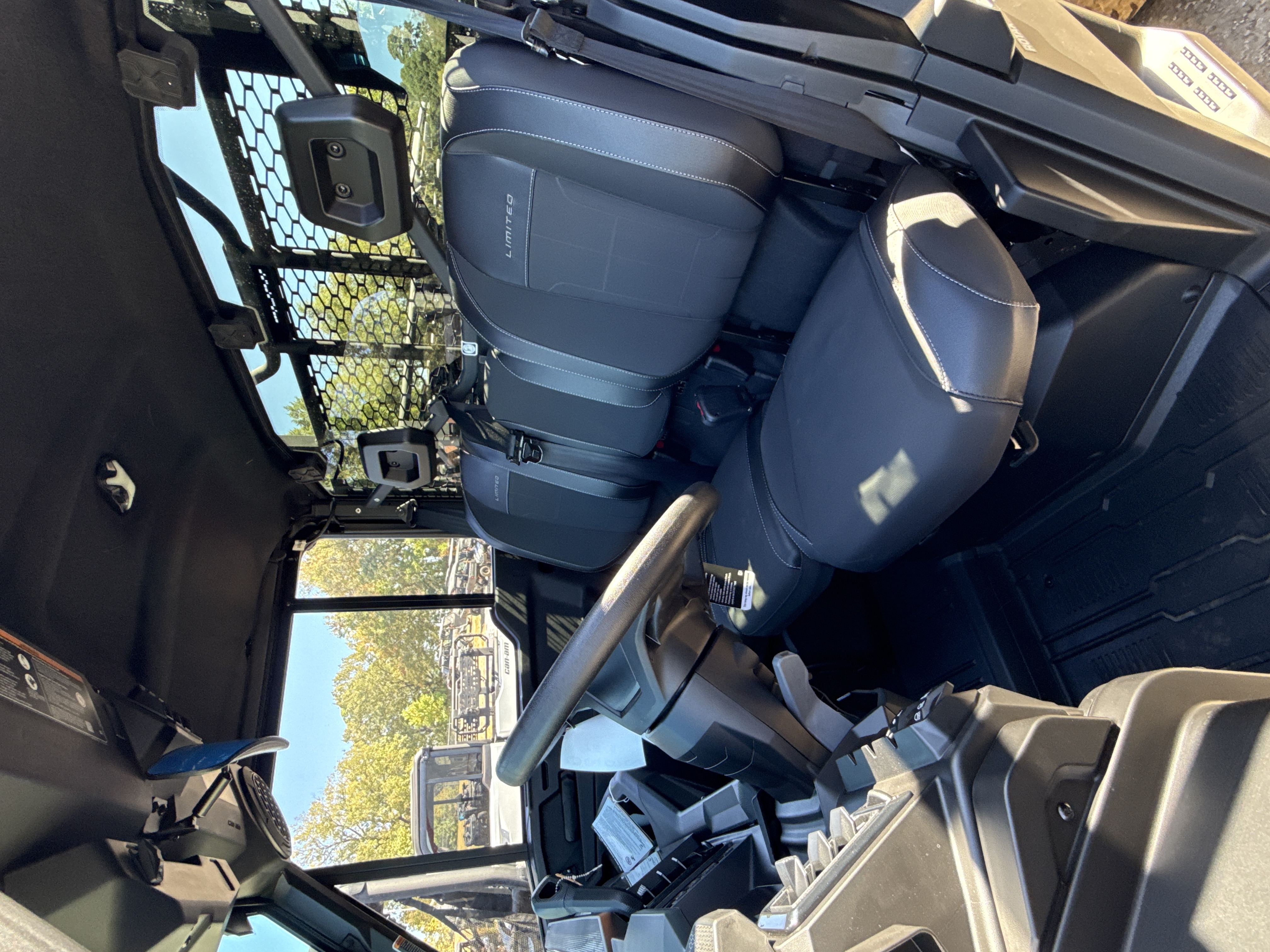 2027 CAN-AM Defender XU Limited UTV
