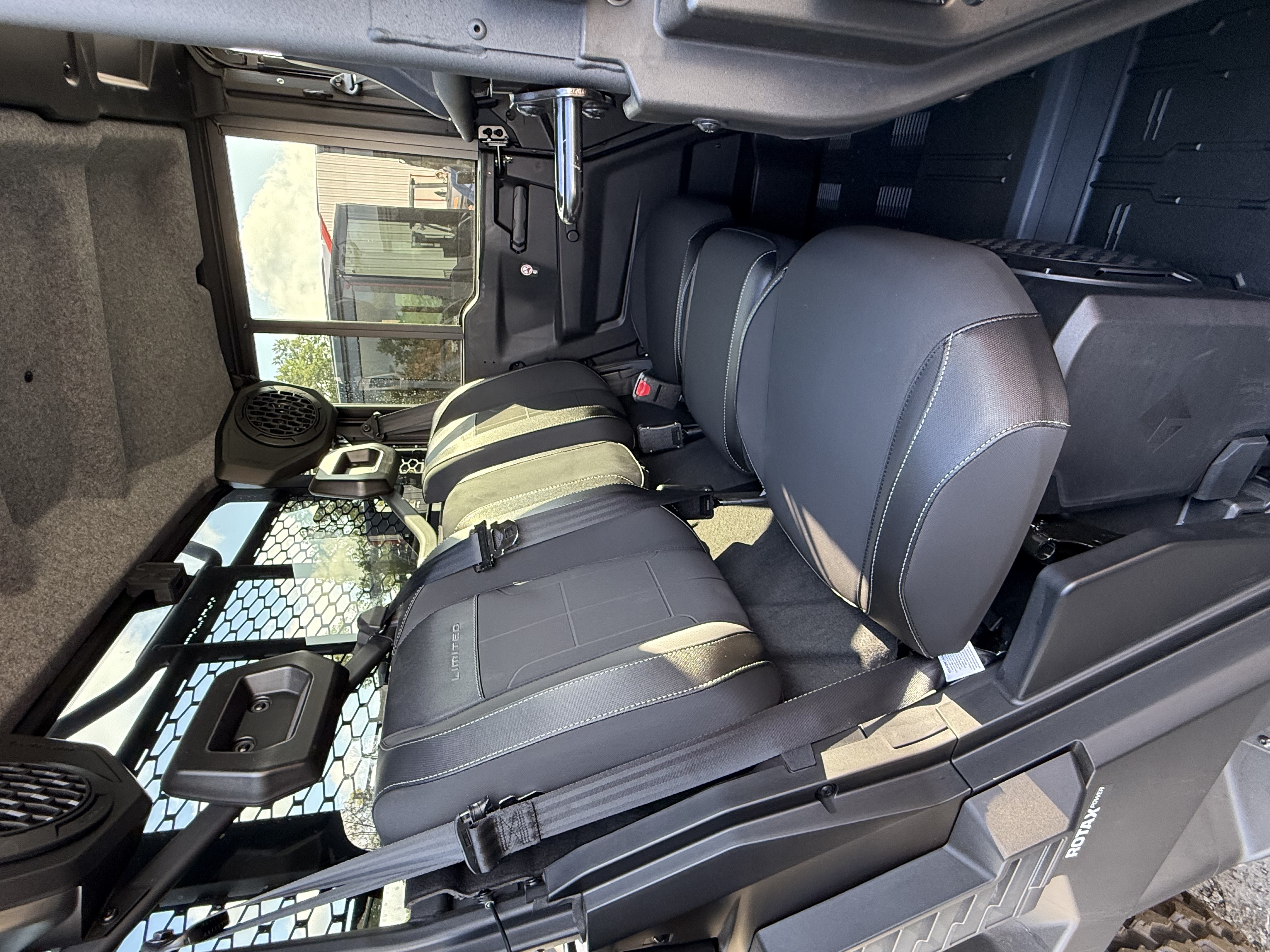 2027 CAN-AM Defender XU MAX Limited UTV